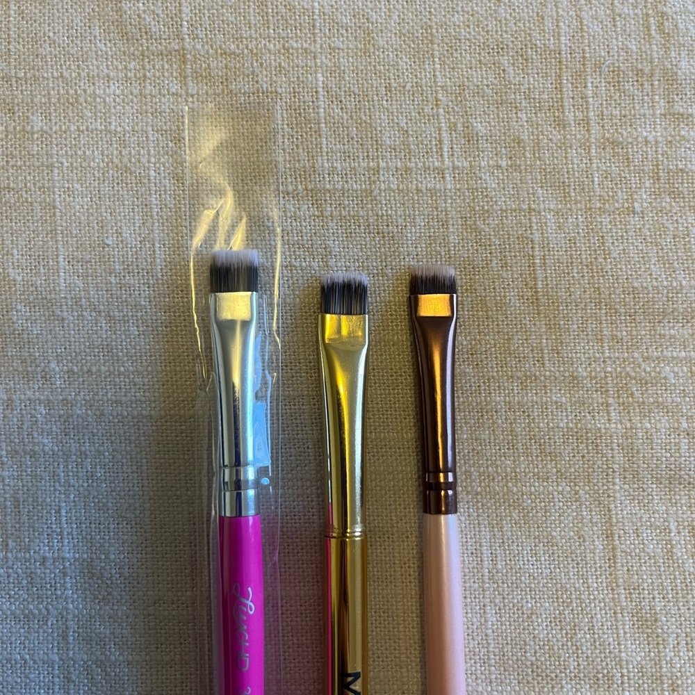 Flat Liner Definer Brush
